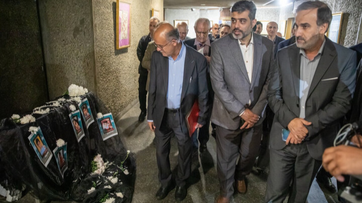 خوشحالی معاون وزیر از آغاز فعالیت‌های هنری پس از جنگ